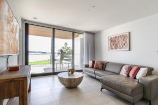 Bayfront Holiday Retreat with Parking - Batemans Bay - 9