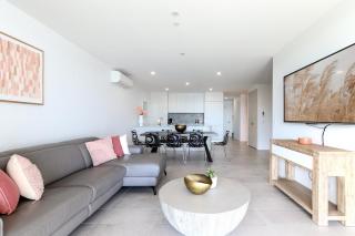 Bayfront Holiday Retreat with Parking - Batemans Bay - 3