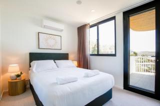 Elegant 2-Bed Apartment with Incredible Bay Views - Batemans Bay - 2