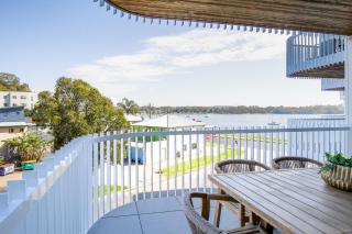 Elegant 2-Bed Apartment with Stunning Views - 5