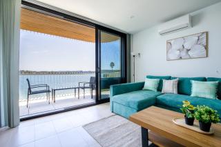Stunning 1-Bed Bayside Apartment with Superb Views - Batemans Bay - 0