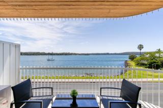 Stunning 1-Bed Bayside Apartment with Superb Views - Batemans Bay - 9