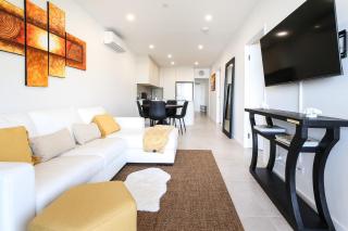 Glorious 2-Bed with Waterside Balcony Views - Batemans Bay - 9