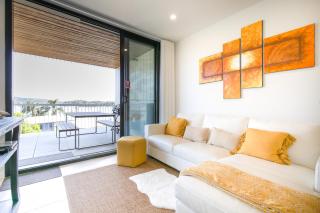 Glorious 2-Bed with Waterside Balcony Views - Batemans Bay - 5