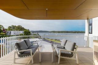 Oceanside Apartment with Bay Views - Batemans Bay - 8