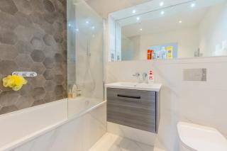 Chic 2BD Flat with Private Balcony in Battersea - Londra - 1