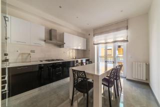 JOIVY Delightful 3-bed flat with balcony - 0
