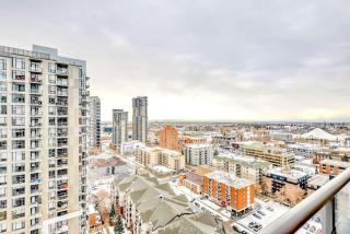 Modern 2BR Condo - King Bed - Downtown City Views - 4