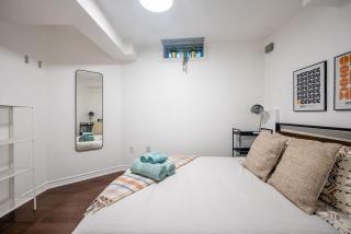 Cozy Basement Apt with Private Patio! - Toronto - 4