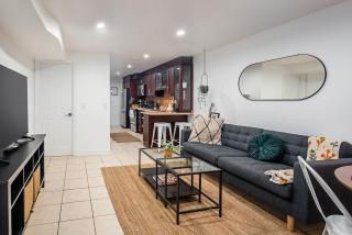 Cozy Basement Apt with Private Patio! - Toronto - 3