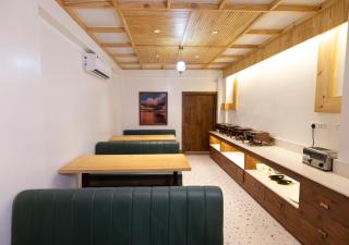 The Lake Palm Hotel - 7