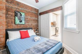 Upscale 2BR Condo with Netflix - Prime Location - Hamilton - 0