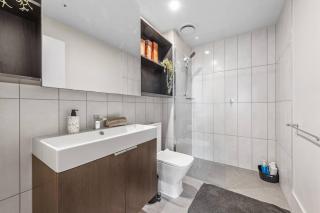Modern Style 1Bed 1Bath Balcony Pool CBD - Brisbane - 2