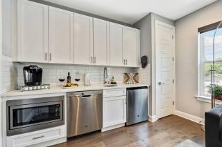 Luxury Living Superior Home in Prime Tampa Location - 8