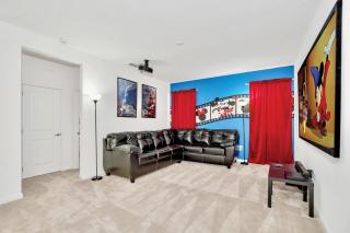 8BR Family Home with Private Pool & Theatre Room - Kissimmee - 2