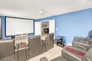 Stunning 8BR Home with BBQ Pool and Theater - Davenport - 8