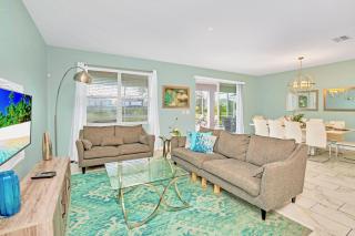 Stunning 8BR Home with BBQ Pool and Theater - Davenport - 7