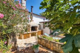 Casa de Flores, Ace Location - 100m from Bođinka Beach , Free Parking, Nature's Heaven - Peroj - 2