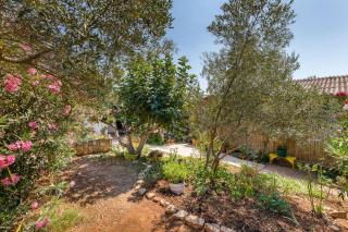 Casa de Flores - Garden Oasis 100 m from Beach, Jacuzzi, BBQ, Pets Welcome, Free Parking - 5