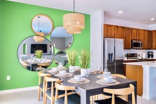 8BR Resort Home with Games Room and BBQ - 6