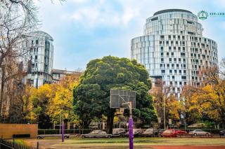 Elegant Apartment in Park with Rooftop Infinity Pool on St Kilda Road, Melbourne - 1