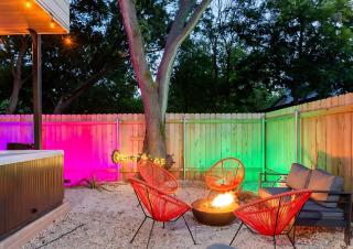 Hot Tub Time Machine - Clubhouse - DT 6 Min Drive - Austin - 2