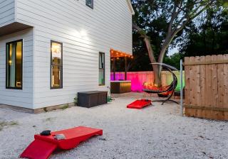 Hot Tub Time Machine - Clubhouse - DT 6 Min Drive - Austin - 1