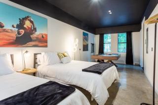 Massive 10BR Compound - 6 Min to Downtown Austin - 8