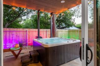 Two-House Private 10BR Compound - DT 6 Min Drive - Austin - 6