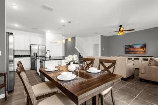 Upstay Ultimate Orlando Retreat w Pool & Hot Tub Sleeps 16 - 1