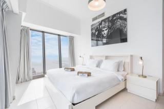 Bright & Elegant Home on the 44th at Cayan Tower - Dubai - 8