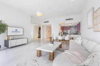 Bright & Elegant Home on the 44th at Cayan Tower - Dubai - 3