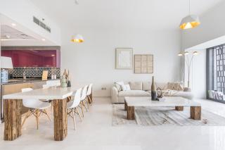 Bright & Elegant Home on the 44th at Cayan Tower - Dubai - 6
