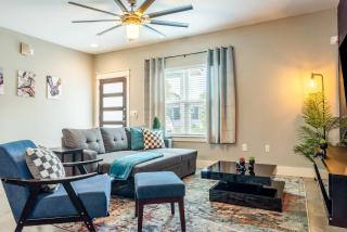 Fun 4BR Near Downtown with Games & Firepit - Austin - 0