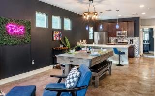 Fun 4BR Near Downtown with Games & Firepit - Austin - 8