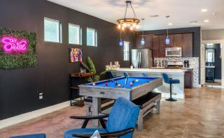 Fun 4BR Near Downtown with Games & Firepit - Austin - 6