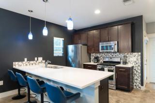 Fun 4BR Near Downtown with Games & Firepit - Austin - 9