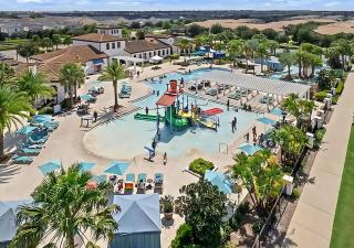 8BR Resort Home w Pool Hot Tub and Theatre Loft - Kissimmee - 8