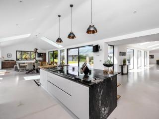 Pass The Keys Luxury Retreat with Countryside Views - Plumpton Green - 6