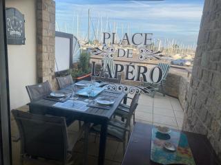 Appartement 3 pièces de 52 m2 face au port du Crouesty avec terrasse de 18 m2 parking privé et wifi gratuit - Arzon - 0