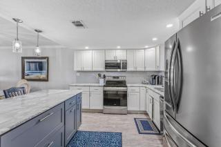 Luxury Sandpiper 608 Family Friendly 2 Pools 2 Kiddie Pools Car Free Beach - New Smyrna Beach - 2
