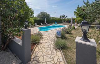 Awesome Apartment In Micetici With Wifi - Ladrovići - 0