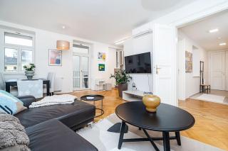 Amazing 2-bedroom with Terrace and Air-Condition and Free Garage - Prag - 0