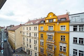 Amazing 2-bedroom with Terrace and Air-Condition and Free Garage - Prag - 5