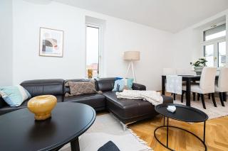 Amazing 2-bedroom with Terrace and Air-Condition and Free Garage - Prag - 8