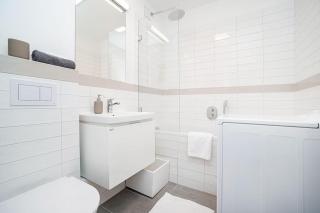 Amazing 2-bedroom with Terrace and Air-Condition and Free Garage - Prag - 2