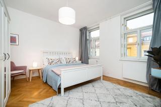 Amazing 2-bedroom with Terrace and Air-Condition and Free Garage - Prag - 3