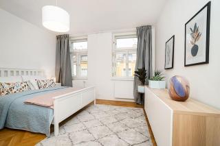 Amazing 2-bedroom with Terrace and Air-Condition and Free Garage - Prag - 7