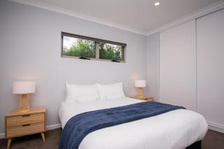 Spacious 2 Family Accommodation in the Grove - Albany - 7