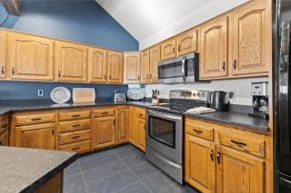 Private Hot Tub, Gondola Views, Less Than 100 Yards to Slopes - 4